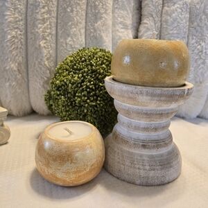 Beautiful Hand Poured Candle & Homeade Vessel. Willow Lane Glow- Fresh Floral